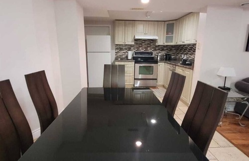 Lisgar Apartment | This apartment is a 1 bedroom(s), 1 bathrooms, located in Mississauga, ON.