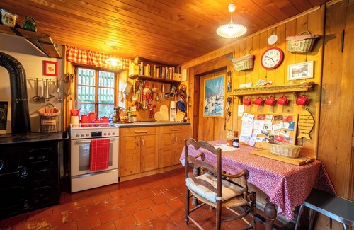 Les Posses-sur-Bex Ski Chalet | This beautiful chalet built in 1872 is located in the heart of the pretty village of Gryon. Gryon tr