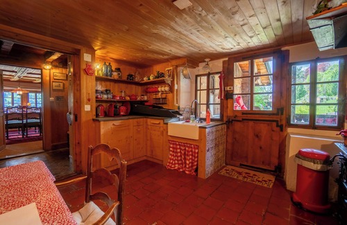Les Posses-sur-Bex Ski Chalet | This beautiful chalet built in 1872 is located in the heart of the pretty village of Gryon. Gryon tr