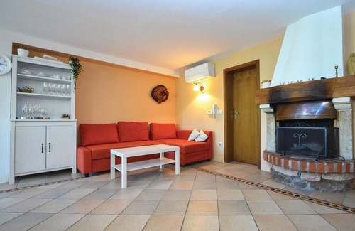 Seca House | This beautiful cottage is located just a few meters from the sea, near the nature park Se.