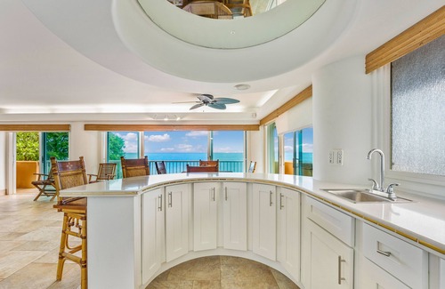 Kailua-Kona House | 🌴This beautiful, one of a kind 3-story home is located directly on the shoreline in Kona🌴