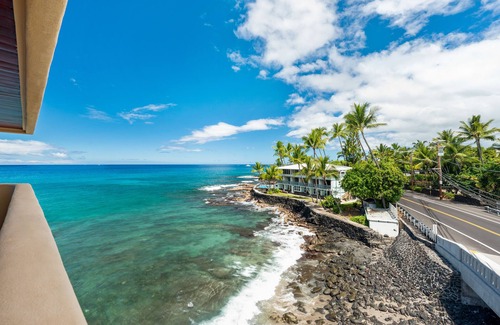 Kailua-Kona House | 🌴This beautiful, one of a kind 3-story home is located directly on the shoreline in Kona🌴