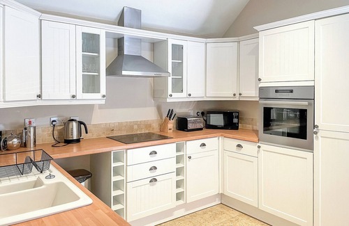 Clova Cottage | This charming cottage is fully equipped with everything you could need.