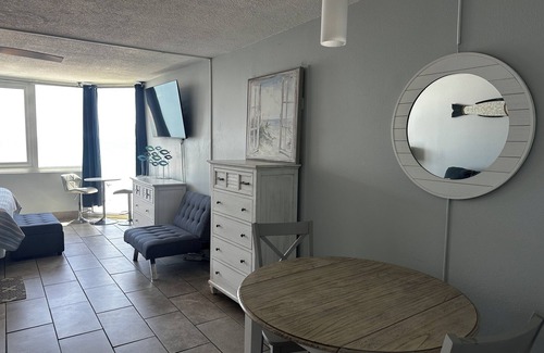 Panama City Beach Condo | This condominium is a 0 bedroom(s), 1 bathrooms, located in Panama City Beach, FL.
