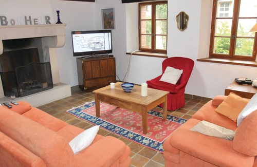 Manas House | This delightful stone house is located in the hills of the picturesque village of Mana. Large stairs