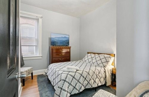 Newport News Apartment | This duplex is a 3 bedroom(s), 1 bathrooms, located in Newport News, VA.