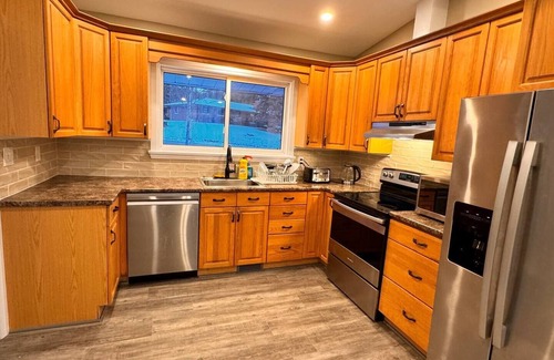 Peterborough House | This guest house a 2 bedroom, 1 bathrooms, located in Peterborough, ON