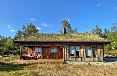 Øvre Ramse House | This high-quality vacation home welcomes you to Hillestadheia.