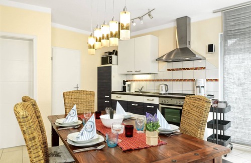 Kaltenhof House | This holiday home has a living space of 110 m², sleeps up to 6 people, two parki