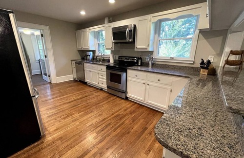 Candler House | This house is a 5 bedroom(s), 2.5 bathrooms, located in Candler, NC.