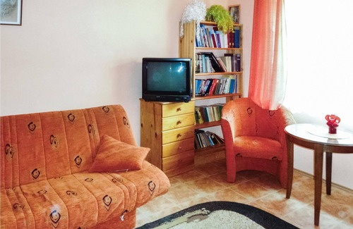 Pomerania Province House | This large cottage is located on an undisturbed property by the pine forest.