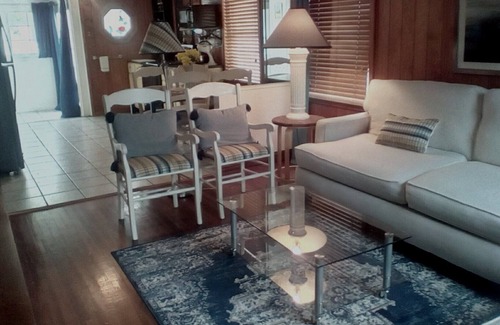 Bacliff House | This location has it all for country comfort near the bay and beach!