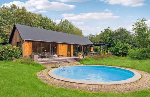 Frederiksvaerk House | This modern and stylish wooden house welcomes you with round pool in the garden.