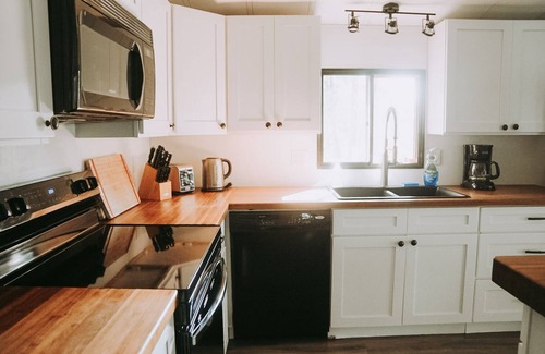 Sagle House | This Pet-Friendly, Cedar Forest Retreat with lake view of Murphy Bay 1000MB WIFI
