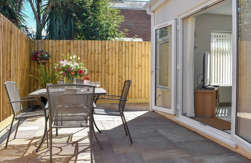 Poole Cottage | This pet-friendly property is family retreat.