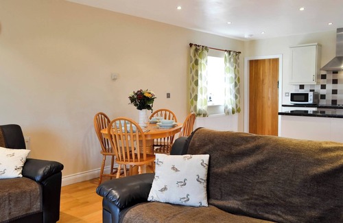 Huxley Cottage | This spacious property for 4 has extensive views and an abundance of attractions close by.