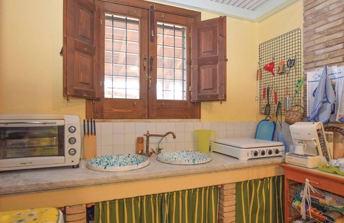 Vittoria House | This spacious Sicilian-style vacation home with private pool is located in the middle of a 20,000 m²