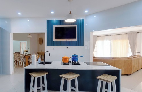 Harare East House | This stylish and modern property is perfect for an unforgettable experience.