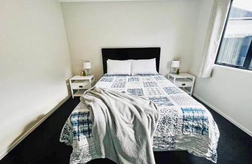 Spreydon House | Thomas Townhouse - Christchurch Holiday Homes
