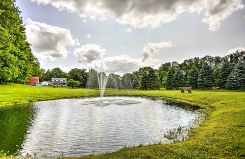 Thompson Cottage | Thompson Home w/Deck + Pond, 8 Mi to Elk Mountain