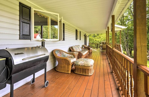 Thompson Cottage | Thompson Home w/Deck + Pond, 8 Mi to Elk Mountain