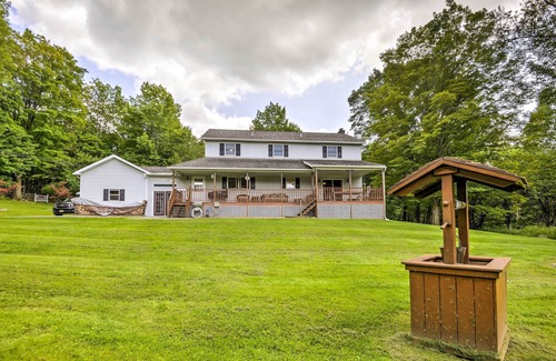 Thompson Cottage | Thompson Home w/Deck + Pond, 8 Mi to Elk Mountain