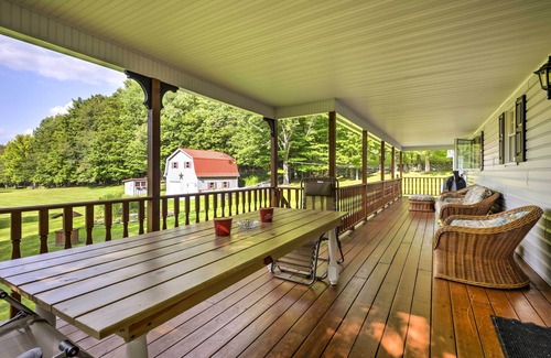 Thompson Cottage | Thompson Home w/Deck + Pond, 8 Mi to Elk Mountain