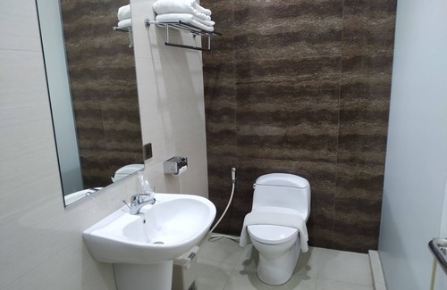 Medan Hotel | Thong's Inn - KNO Kualanamu Transit Hotel