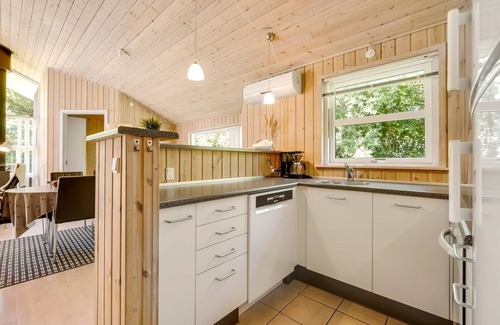 Hou House | "Thorketil" - 1.1km from the sea by Interhome