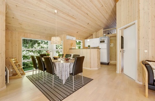 Hou House | "Thorketil" - 1.1km from the sea by Interhome