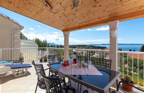 Sumartin Apartment | Three bedroom apartment with terrace and sea view Sumartin, Brač (A-2940-d)