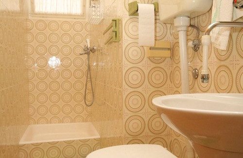 Komiza Apartment | Three bedroom apartment with terrace and sea view Komiža, Vis (A-2440-a)