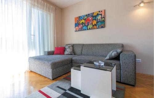 Kastel Gomilica Apartment | Three-Bedroom Apartment Kastel Gomilica With Sea View 04