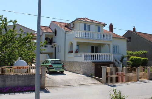 Tkon Apartment | Three bedroom apartment with terrace and sea view Tkon, Pašman (A-6221-a)