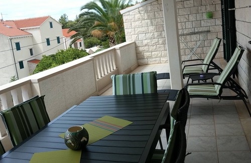 Bol Apartment | Three bedroom apartment with terrace and sea view Bol, Brač (A-13121-b)