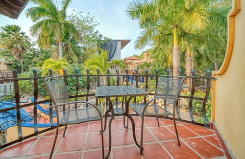 Antoneys Cay Cabin | Three Bedroom Condo - This half of the castle sleeps up to 17 guests