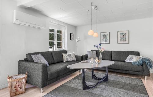 Klemensker House | Three-Bedroom Holiday Home In Klemensker