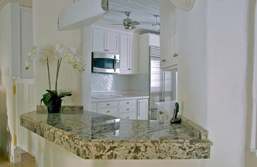 Gibbs Bay Villa | Three Bedroom Townhouse On Gibbs Beach - Emerald Beach Plumbago