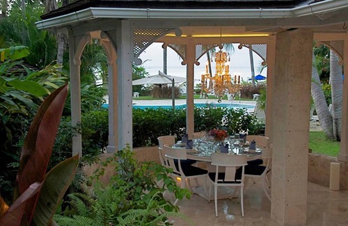Gibbs Bay Villa | Three Bedroom Townhouse On Gibbs Beach - Emerald Beach Plumbago