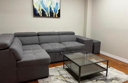 Mississauga Apartment | Three Bedrooms House in Mississauga with free parking Conveniently located with easy access to the airport downtown Toronto major malls and highways for a seamless stay