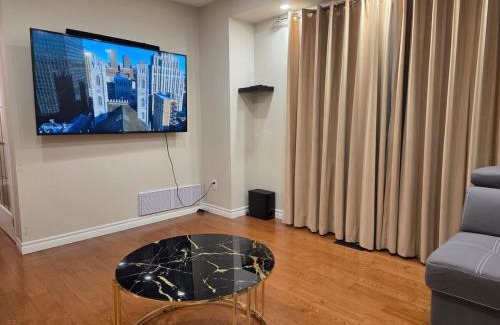 Mississauga Apartment | Three Bedrooms House in Mississauga with free parking Conveniently located with easy access to the airport downtown Toronto major malls and highways for a seamless stay
