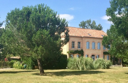 Beaumont-de-Lomagne Cottage | Three gîtes set in a large estate, around a 27° heated swimming pool.