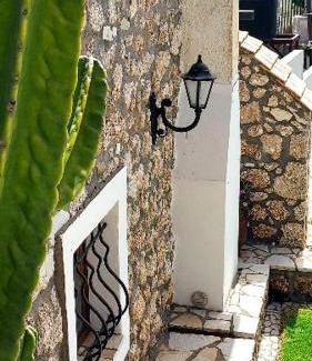 Agios Petros House | Three Hearts
