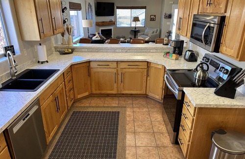 Moab South Valley House | THREE KING BEDS! Parking, CLEAN, Views, FIREPIT, Pool, Hot Tub, ACCESSIBLE!
