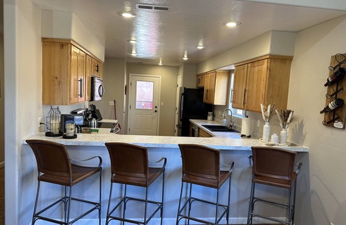 Moab South Valley House | THREE KING BEDS! Parking, CLEAN, Views, FIREPIT, Pool, Hot Tub, ACCESSIBLE!