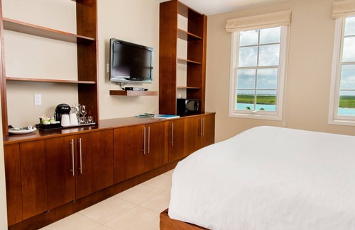 Leeward Settlement Resort | Three Oceanfront Accommodations! Infinity Pool, Spa & Oceanfront Dining