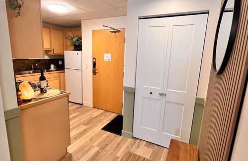 Canmore Apartment | Three Peaks Getaway - sleeps 4