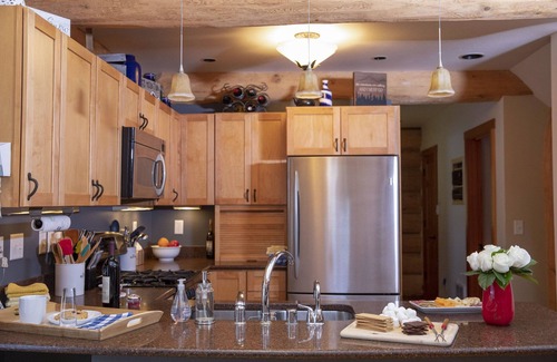 Glacier House | Three story log cabin w/ game room, new hot tub, BBQ, and all the extras