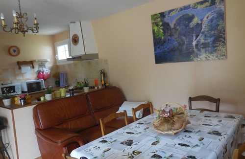 Thueyts House | THUEYTS house located in a large plot with oleanders and palm trees