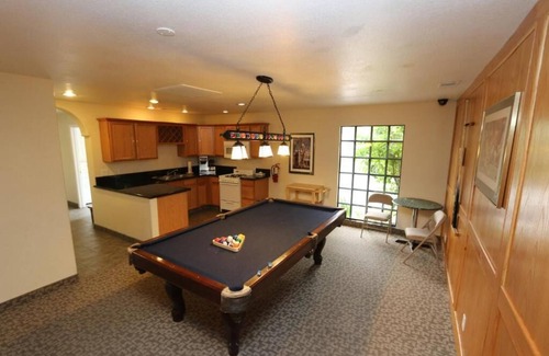 Sparks Resort | Thunderbird Resort 1bedroom